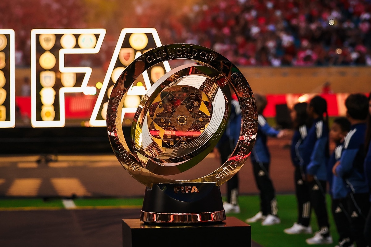 FIFA Klub vb trófea Hard Rock Stadium official X
